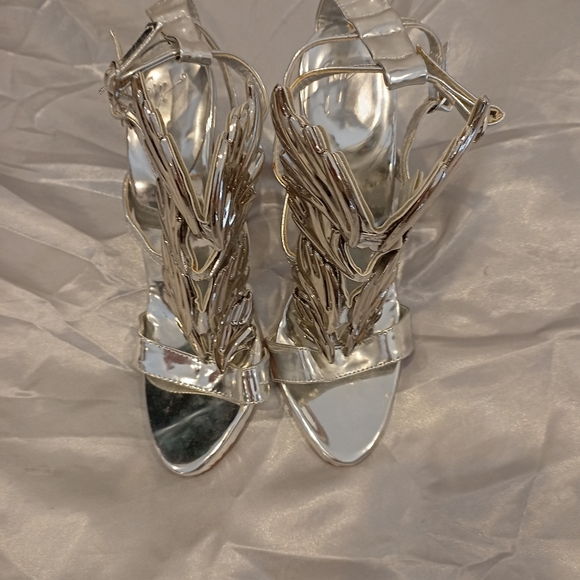 Silver strappy Goddess Wings pump stilletos Size 38 - Picture 3 of 4